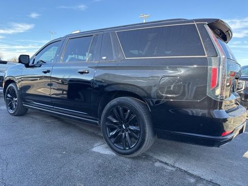 Used 2022 Cadillac Escalade ESV Sport w/ Touring Package image 4