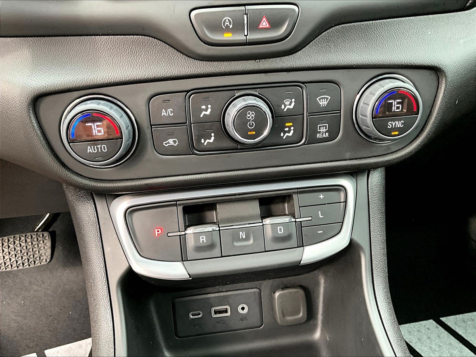 Used 2024 GMC Terrain SLE w/ Driver Convenience Package FWD image 38