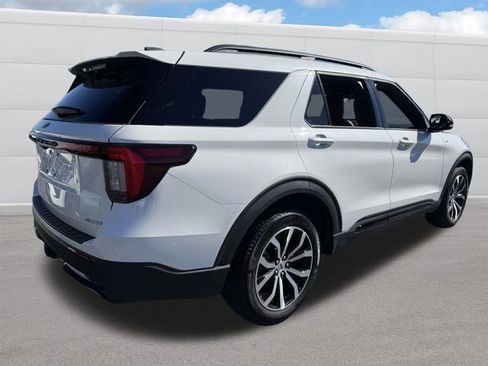 Used 2025 Ford Explorer ST-Line image 9