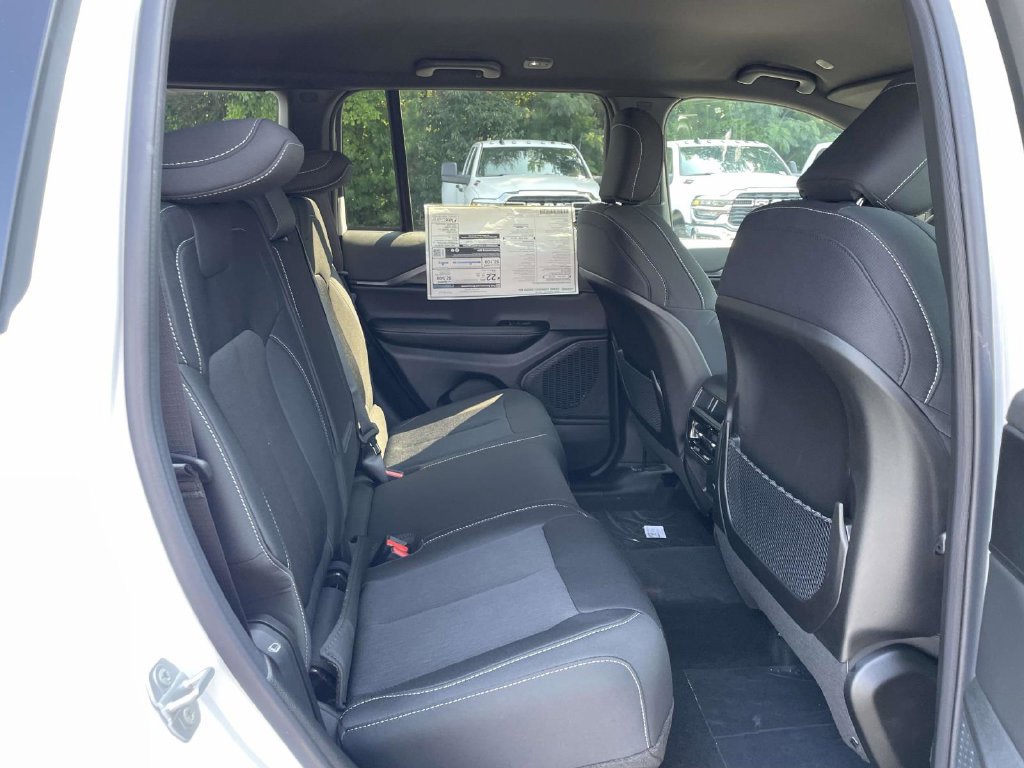 New 2027 Jeep Grand Cherokee Laredo AWD/4WD image 18