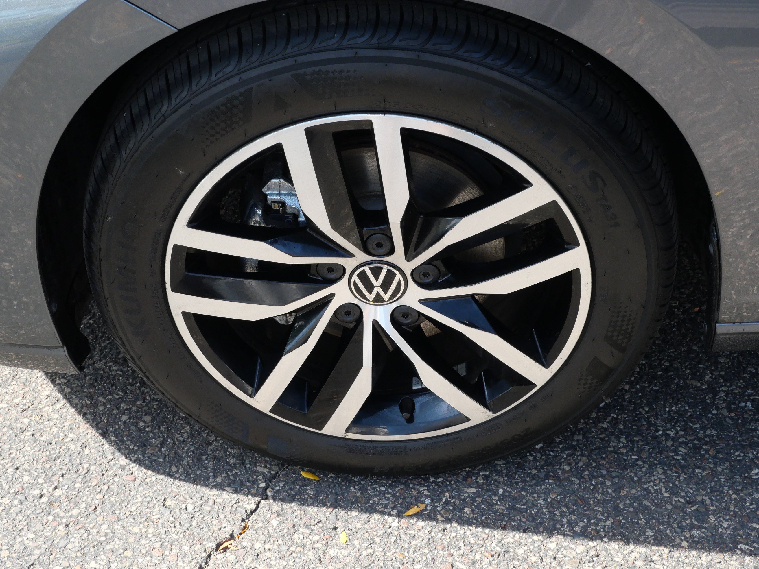 Certified 2025 Volkswagen Jetta SE w/ Sunroof Package FWD image 15
