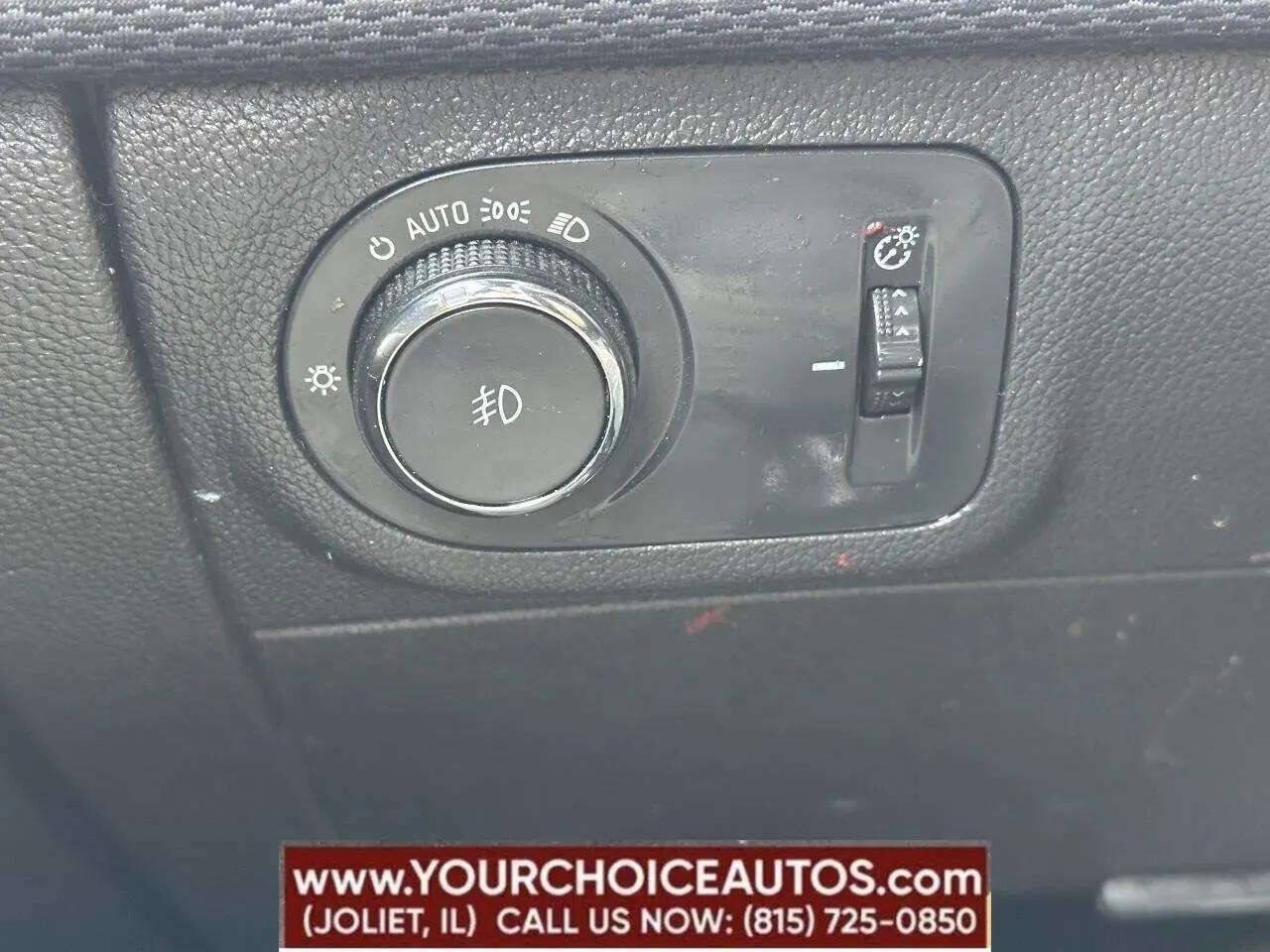 Used 2019 Chevrolet Cruze LT w/ Convenience Package FWD image 11