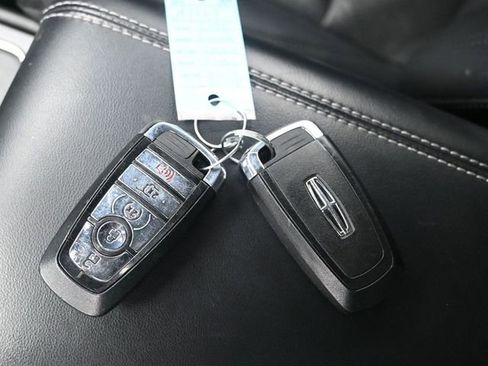 Used 2022 Lincoln Corsair AWD w/ Premium Package image 16