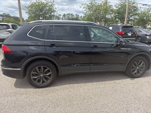 Used 2023 Volkswagen Tiguan SE w/ Panoramic Sunroof Package image 17