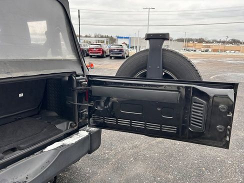 Used 2018 Jeep Wrangler Sport image 23