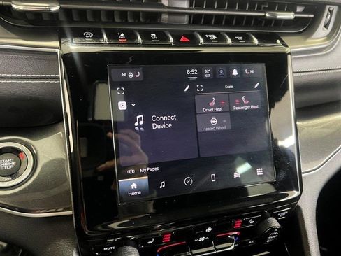 Used 2023 Jeep Grand Cherokee Altitude image 40