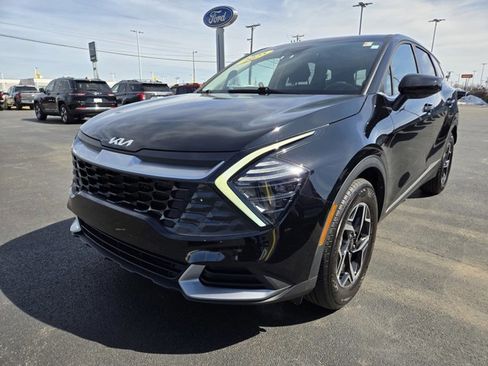 Used 2025 Kia Sportage LX image 4