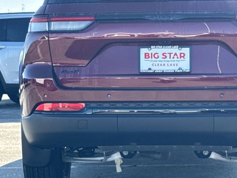 New 2025 Jeep Grand Cherokee Altitude image 12