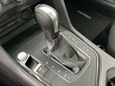 Certified 2021 Volkswagen Tiguan SE R-Line image 15