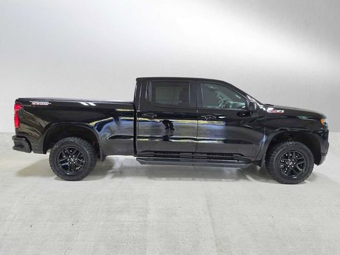 Used 2021 Chevrolet Silverado 1500 LT Trail Boss w/ Convenience Package II image 2