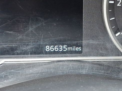 Used 2021 Nissan Versa SV image 20