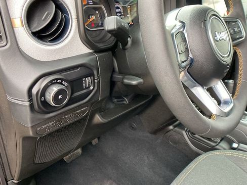 Used 2024 Jeep Wrangler Unlimited Sahara w/ Safety Group AWD/4WD image 15