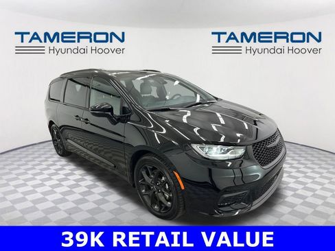 Used 2025 Chrysler Pacifica Limited image 7