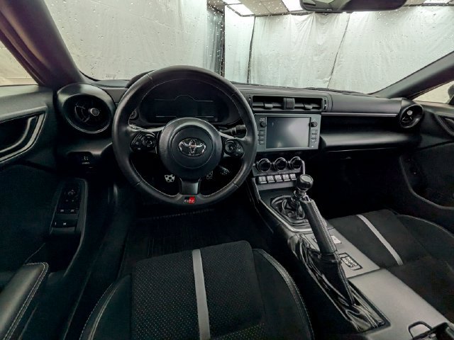 Used 2025 Toyota GR86 Premium w/ Performance Package RWD image 10