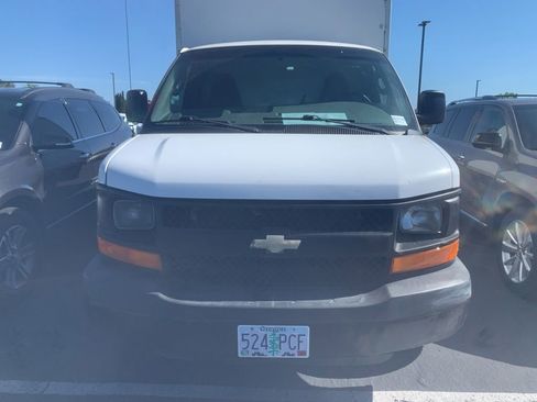 Used 2016 Chevrolet Express 3500 RWD image 5