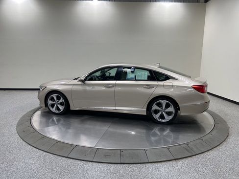 Used 2018 Honda Accord Touring image 8