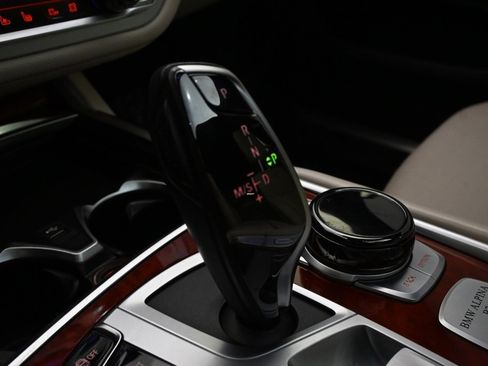 Used 2022 BMW ALPINA B7 xDrive w/ Luxury Rear Seating Package image 30