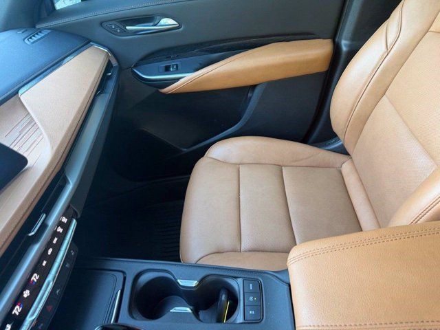 Certified 2025 Cadillac XT4 Sport FWD image 14