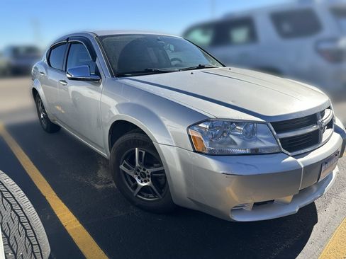 Used 2010 Dodge Avenger SXT FWD image 2