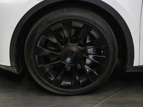 Used 2021 Tesla Model Y Long Range image 8