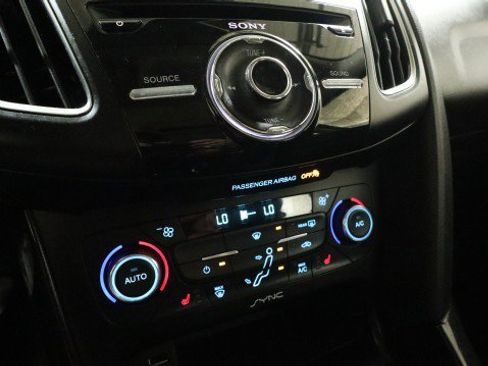 Used 2015 Ford Focus Titanium FWD image 17
