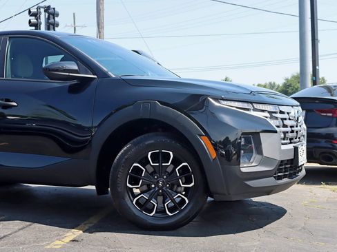 Used 2024 Hyundai Santa Cruz SE AWD/4WD image 3