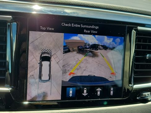 Used 2019 Chrysler Pacifica Touring-L Plus w/ Advanced Safetytec Group FWD image 22