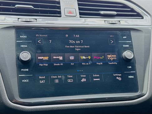 Used 2020 Volkswagen Tiguan S image 11