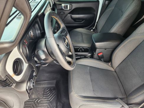 Used 2024 Jeep Wrangler Sport S image 14