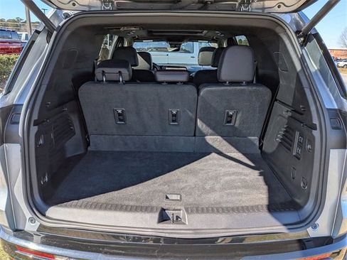 Used 2024 Chevrolet Traverse RS image 35