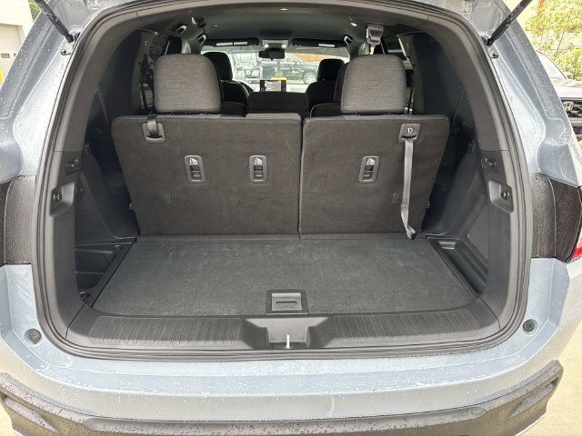Used 2025 Honda Pilot Sport image 8