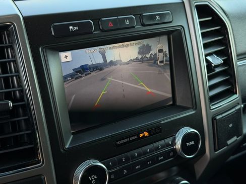 Used 2019 Ford Expedition XLT w/ Equipment Group 202A RWD image 17