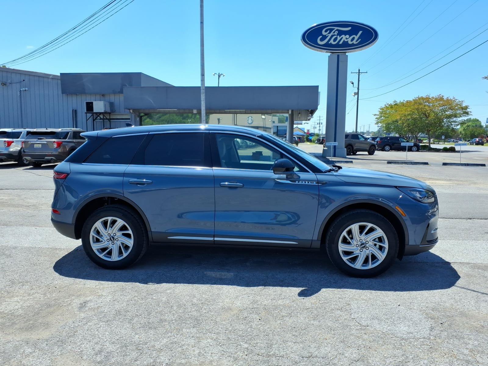 Used 2025 Lincoln Corsair AWD image 5