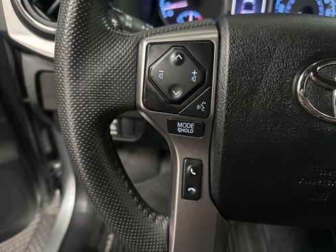 Used 2022 Toyota Tacoma Limited image 17