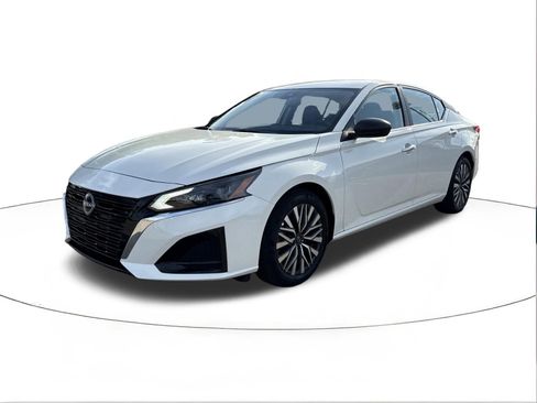 Used 2025 Nissan Altima 2.5 SV FWD image 7