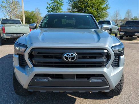 Certified 2024 Toyota Tacoma SR5 image 9