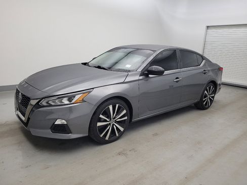 Used 2021 Nissan Altima 2.5 SR FWD image 2