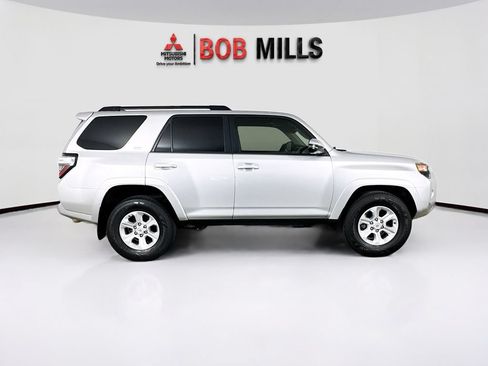 Used 2021 Toyota 4Runner SR5 Premium w/ Moonroof Package RWD image 8