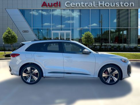 New 2025 Audi SQ5 Premium Plus image 8