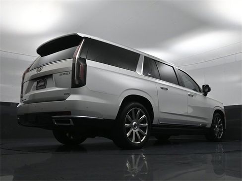 Used 2021 Cadillac Escalade ESV Premium Luxury Platinum image 32