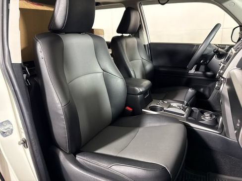 Used 2022 Toyota 4Runner SR5 Premium w/ Moonroof Package AWD/4WD image 15