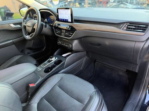 Used 2020 Ford Escape Titanium AWD/4WD image 17