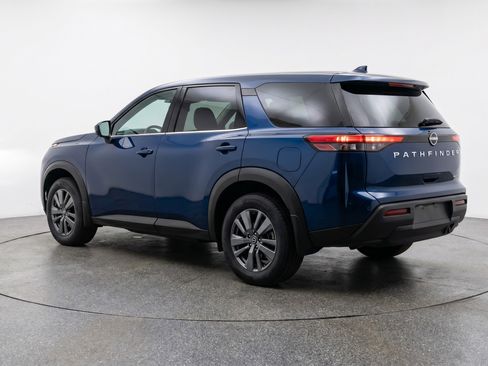 Used 2025 Nissan Pathfinder SV image 6