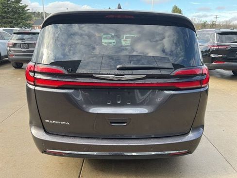 Certified 2023 Chrysler Pacifica Touring-L image 5