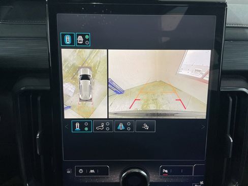 Used 2025 GMC Acadia AT4 w/ Luxury Package image 17