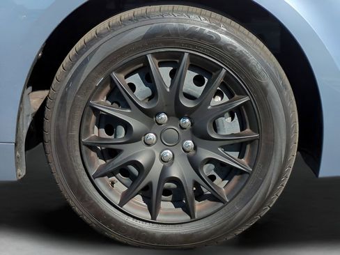 Used 2025 Toyota Corolla LE image 10