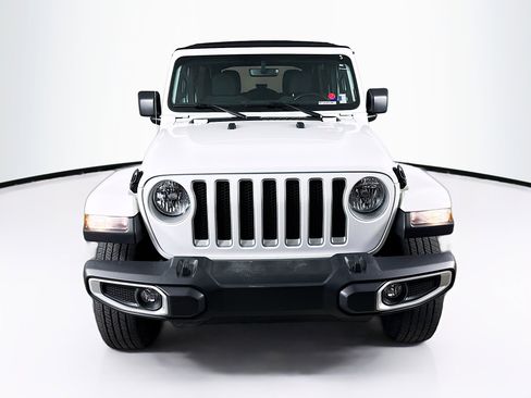 Used 2021 Jeep Wrangler Unlimited Sahara image 3