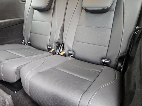 Certified 2026 Mercedes-Benz GLS 450 4MATIC image 23