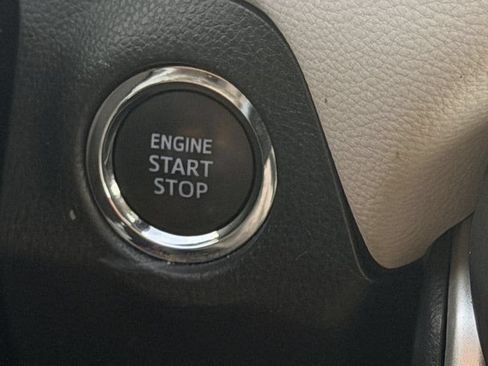 Used 2025 Toyota RAV4 XLE FWD image 19