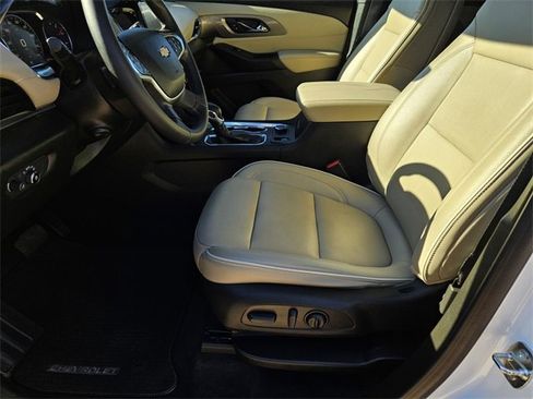 Used 2023 Chevrolet Traverse Premier image 22